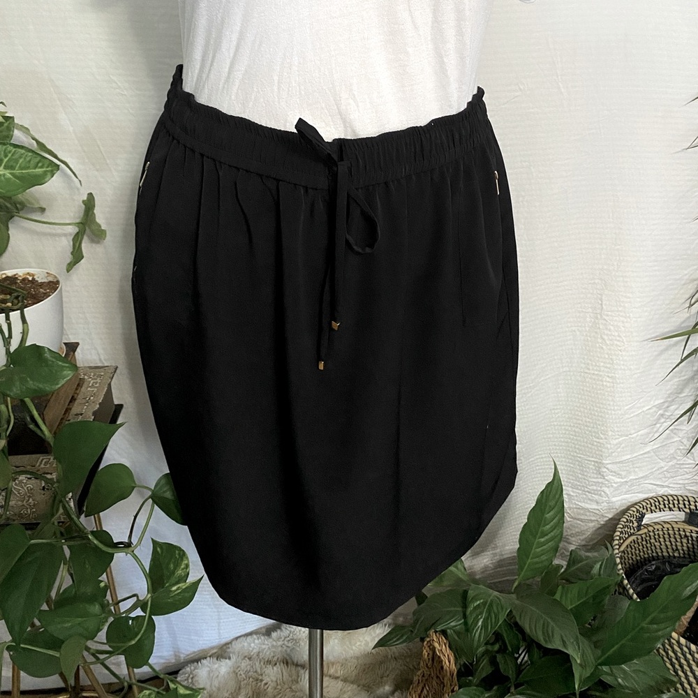Elegant & Sporty Black Skirt